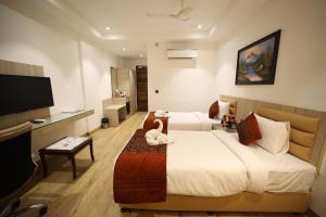 Gallery image of HOTEL LE SEASONS PARK in Greater Noida +47 photos