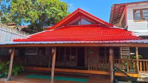 een huis met een rood dak bij Alpha Gay Resort & Spa - Men Only in Chaweng Beach