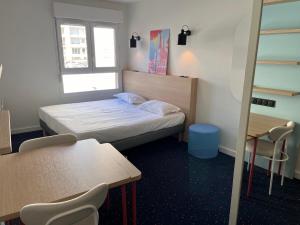Postel nebo postele na pokoji v ubytování Appart'Hôtel Lauréades Clermont-Ferrand Centre Jaude