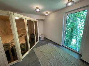 an empty room with a large window and a large room with a large at Chalet beim Georgi Schloss in Ehrenhausen