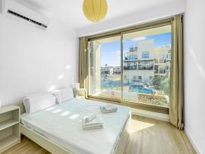 Postel nebo postele na pokoji v ubytování Azure Seaview - Garnet Villa