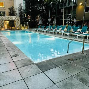 A piscina localizada em Hollywood Luxury Stay & FREE PARKING ou nos arredores