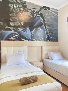 Voodi või voodid majutusasutuse Ayuri Hotel Malioboro toas