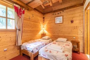 a bedroom with two beds in a log cabin at CASA-Chalet Brizolée lake-view chalet in Tignes close to ski area in Tignes