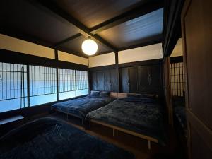 En eller flere senge i et værelse på Kominkayado & Bal Terawaki - Vacation STAY 13363