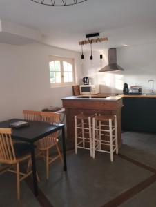 Køkken eller tekøkken på Appartement T2 au Cap Brun Toulon + 5 billeder