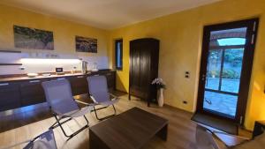 A kitchen or kitchenette at Casa Castella - Langhe
