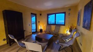 A seating area at Casa Castella - Langhe