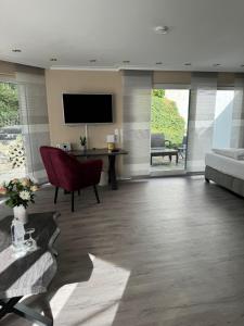 TV a/nebo společenská místnost v ubytování Cityhotel Kaiser Karl Aachen