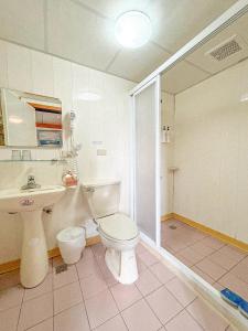 A bathroom at Zu Sin Garden B&B
