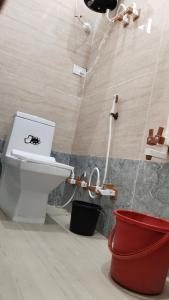 Bathroom sa Hotel Manasvi Palace