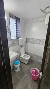 Et badeværelse på Om Nanaai Villa + 14 billeder