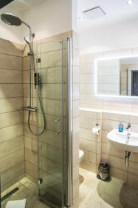 Um banheiro em acama Hotel & Hostel Kreuzberg