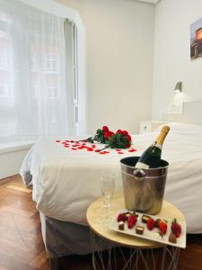Posteľ alebo postele v izbe v ubytovaní Hostal Costa Coruña