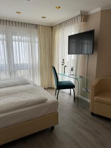 Postel nebo postele na pokoji v ubytování Cityhotel Kaiser Karl Aachen
