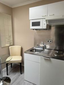 Kuchyň nebo kuchyňský kout v ubytování Cityhotel Kaiser Karl Aachen