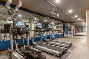 The fitness centre and/or fitness facilities at Blueground S Lake Union mntn views nr grocers SEA-711