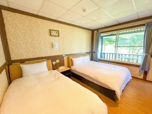 A bed or beds in a room at Zu Sin Garden B&B