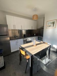 Køkken eller tekøkken på F2 à Collioure avec piscine et tennis