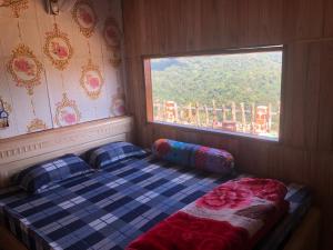 Tempat tidur dalam kamar di THIÊN HƯƠNG Homestay 2