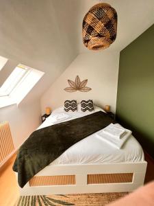 a bedroom with a bed with a black blanket at Balnéo, Lumineux, Confort in Colmar