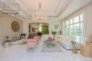 Lobbyen eller receptionen på Arabian Nights - Exclusive Villa With Private Pool in Al Hamra Palace