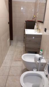 A bathroom at il Biscottino