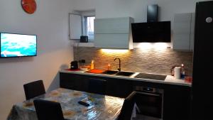 A kitchen or kitchenette at il Biscottino