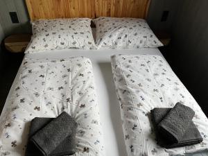 Pension U Stříbrného Jelena - Tiny House客房内的一张或多张床位