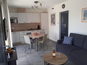 Η κουζίνα ή μικρή κουζίνα στο Chez MARIANA