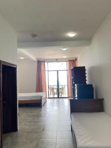 Ένα ή περισσότερα κρεβάτια σε δωμάτιο στο WASANA beach hotel +3 φωτογραφίες