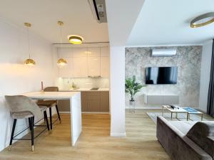 a kitchen and living room with a table and a couch at Salt Hill Premium Apartments in Egerszalók