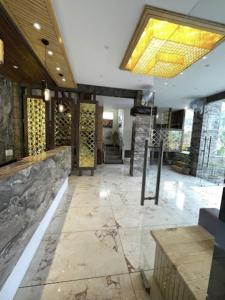 De lobby of receptie bij Hotel Nature’s View Dharamshala