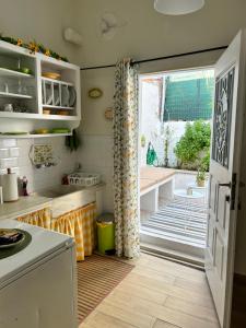 A kitchen or kitchenette at Cozy house with backyard at Iraklio Attikis