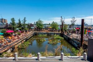 a park with a pond with people sitting around it at Stunning Old City 2 Bedroom - Elevator, Bay Windows in Philadelphia