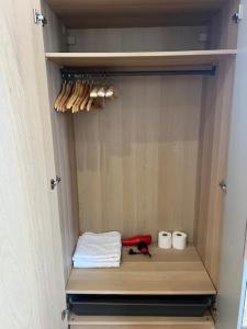 Gambar di galeri bagi Spacious and Sunny double Room for comfortable nap di Harrow on the Hill