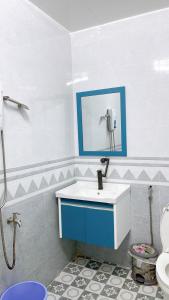 Ванна кімната в Nhà Nghỉ Hạnh Phúc