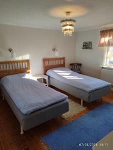 Säng eller sängar i ett rum på Molidens Gästgiveri Jönköping