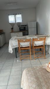 Η κουζίνα ή μικρή κουζίνα στο Soanna - Appartement à 5 minutes à pied de la plage