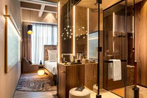 A bathroom at The Emporium Hotel Plovdiv - MGallery Collection