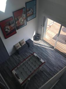 an overhead view of a living room with a table at Maison 24H du Mans in Teloché