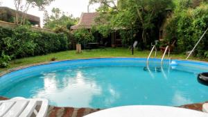 a large pool with a swing in a yard at Casa con pileta en Gonnet Bell in Manuel B. Gonnet