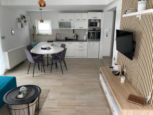 Kuchyň nebo kuchyňský kout v ubytování AQUA - TUHELJ - LAND