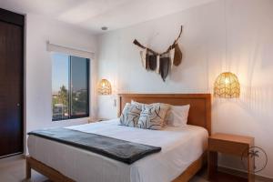 Ένα ή περισσότερα κρεβάτια σε δωμάτιο στο Comfy Apartment with Stylish Furnishings & Private Balcony - Antigua