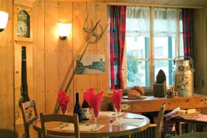 Foto dalla galleria di Logis Hôtel Restaurant Robichon a Loray