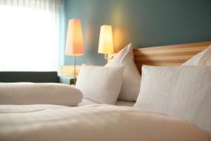 Postel nebo postele na pokoji v ubytování Hotel Hiller in Abstatt