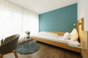 Postel nebo postele na pokoji v ubytování Hotel Hiller in Abstatt