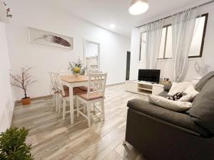 Гостиная зона в 3 bedrooms with private parking By Canary365