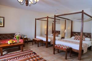 Giường trong phòng chung tại Baobab Beach Resort & Spa