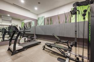 Fitness centrum a/nebo fitness zařízení v ubytování Eurostars Palazzo Zichy + 37 fotografií